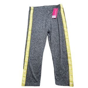 Yilaikeni Athletic Love Cropped Leggings